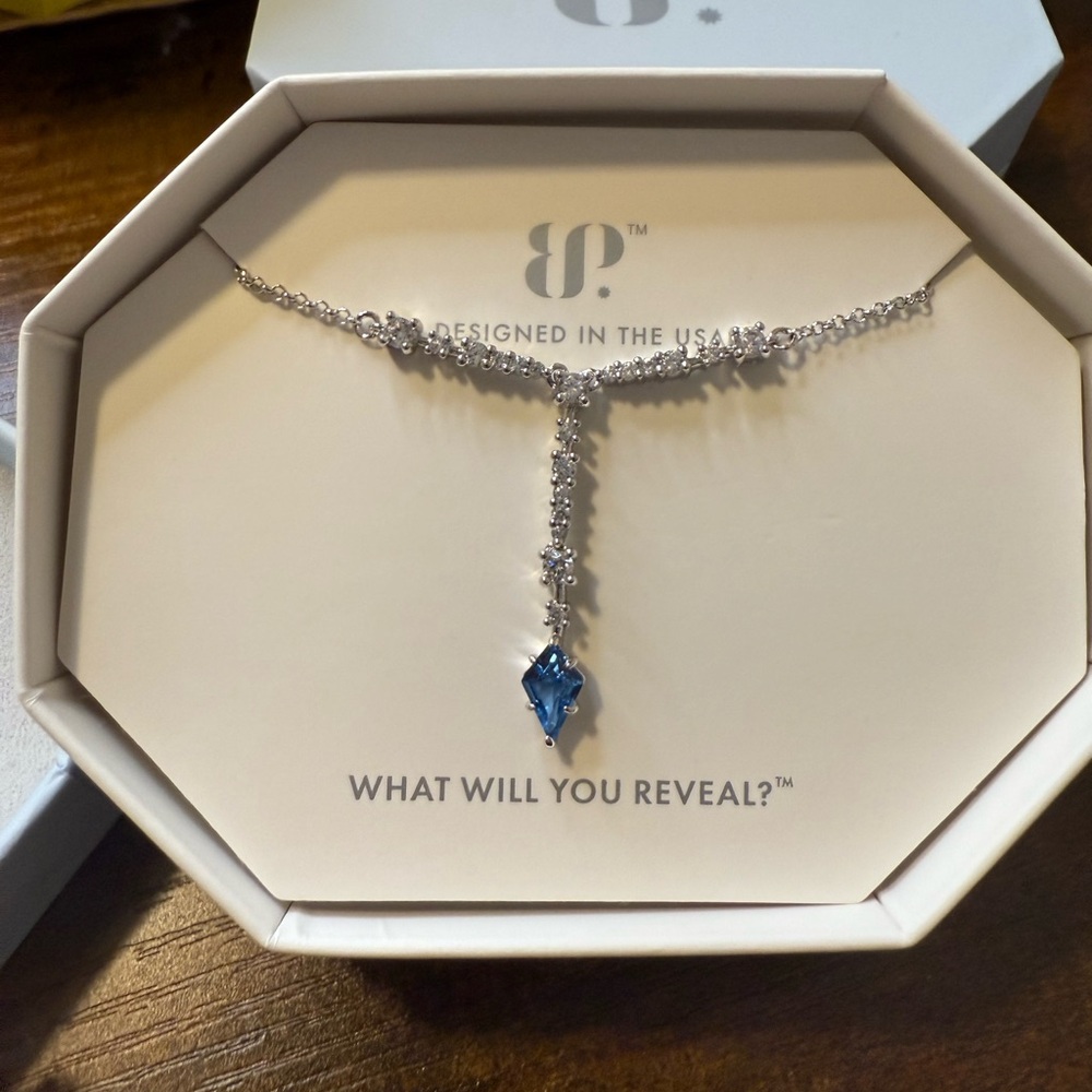 Elegant Silver Necklace with Blue Gemstone